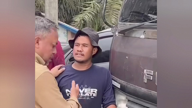Tangkapan layar sopir truk pelat Aceh diminta ganti pelat BK. [Istimewa]
